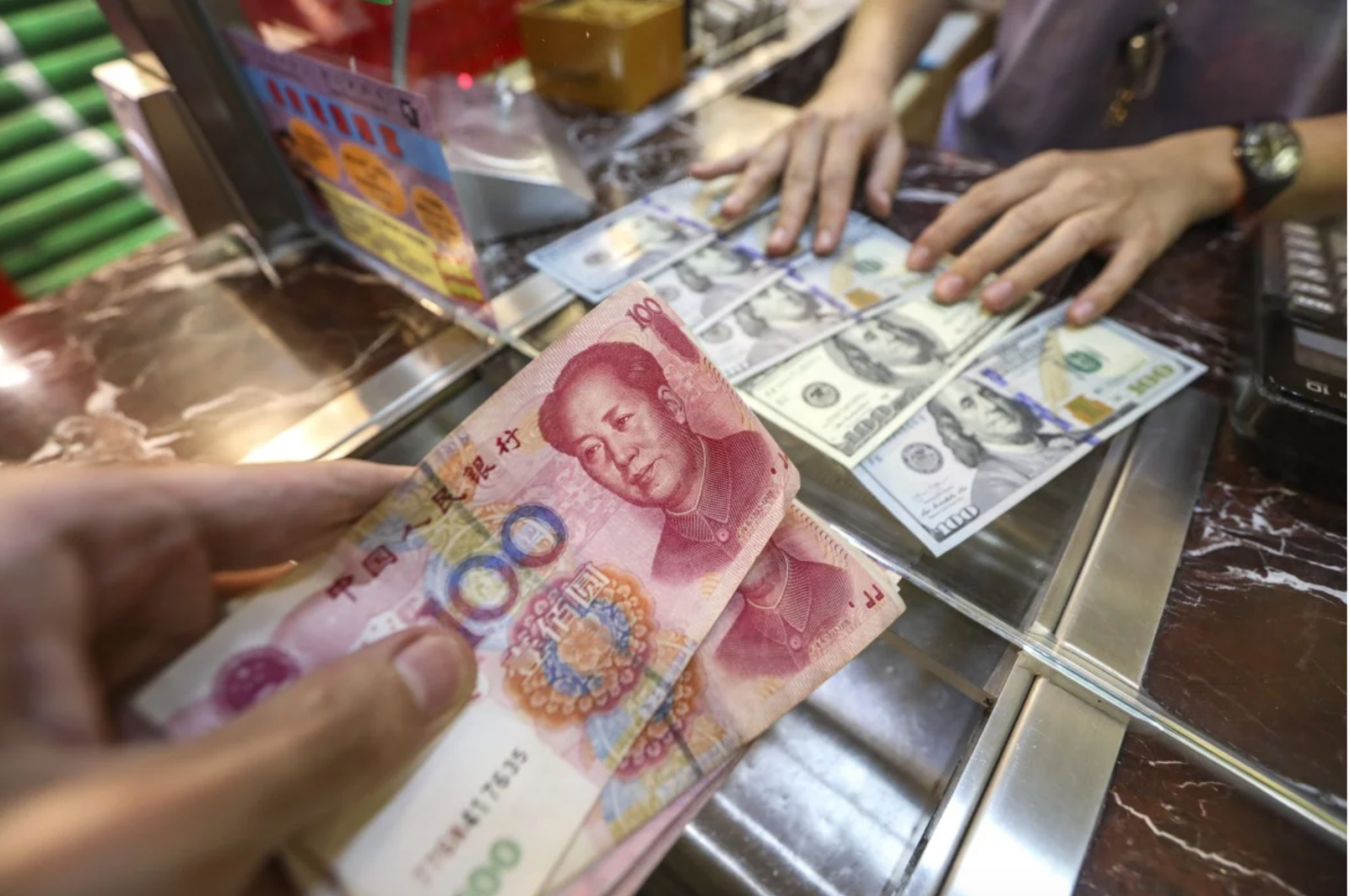 Đồng Nhân dân tệ của Trung Quốc đã giảm xuống mức thấp nhất trong 16 năm so với đồng đô la Mỹ
