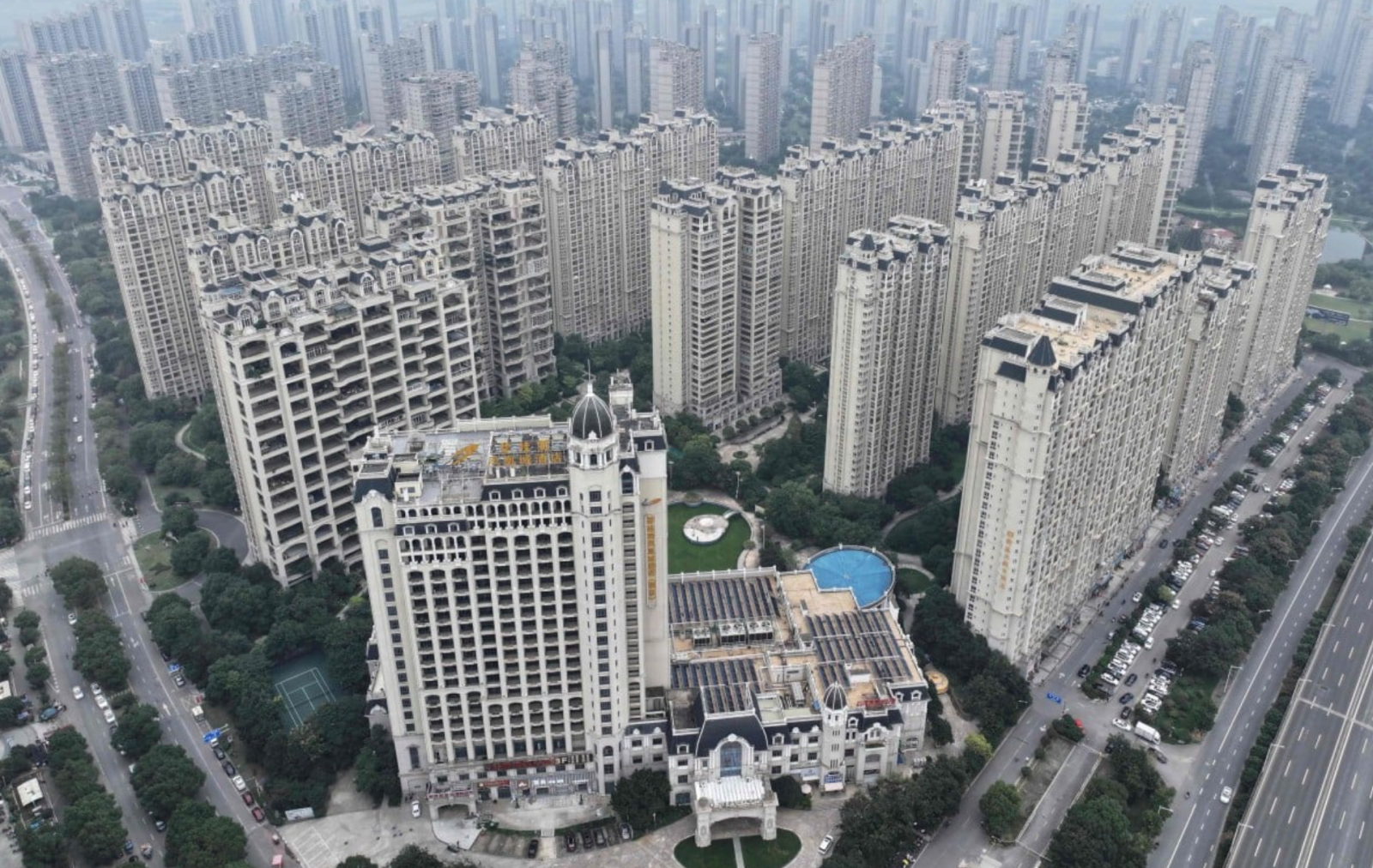 Một bức ảnh chụp từ trên không vào ngày 10 tháng 10 năm 2023 cho thấy khu phát triển Country Garden ở Trấn Giang, tỉnh Giang Tô phía đông Trung Quốc. Ảnh: AFP