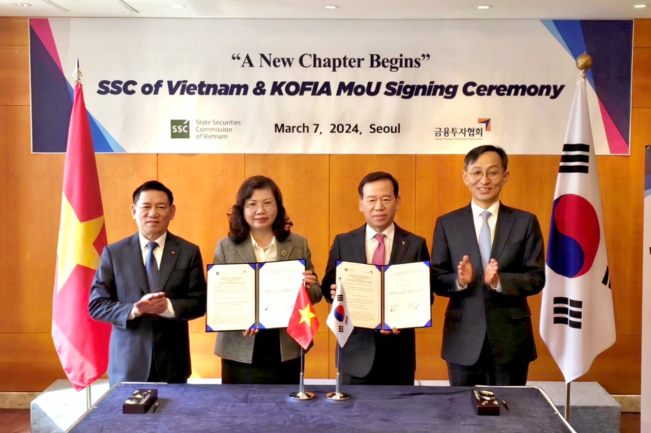 Bộ Tài chính tham dự lễ ký kết MOU giữa UBCKNN và Hiệp hội đầu tư tài chính Hàn Quốc