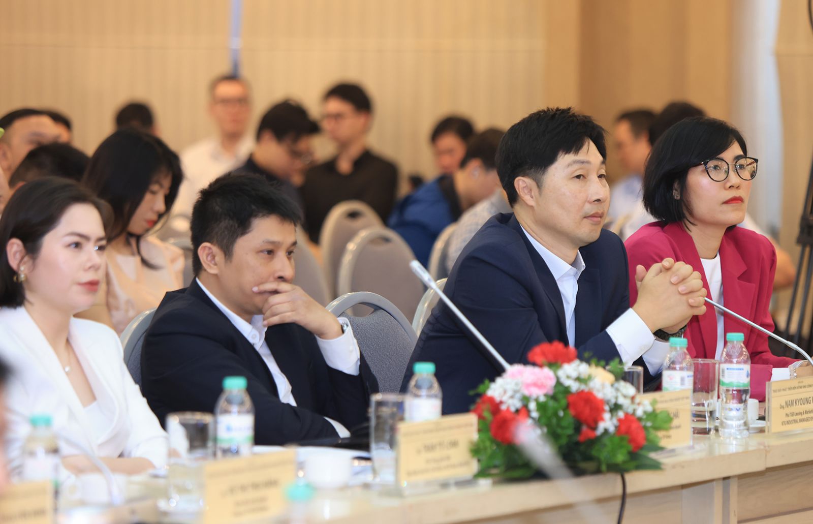 Cá đại biểu tại tại Diễn đàn “Thúc đẩy phát triển bền vững khu công nghiệp Việt Nam”