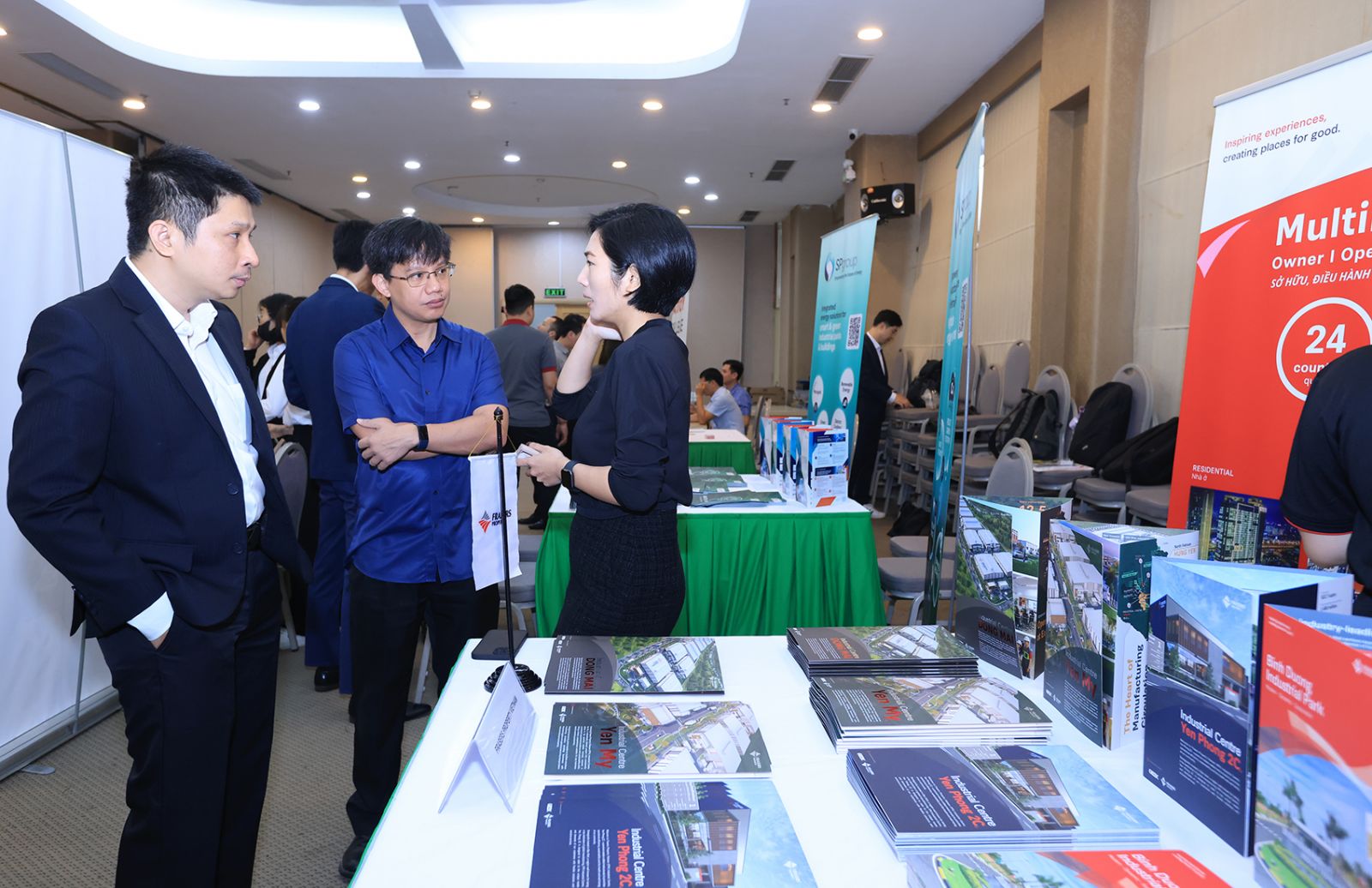 Khách mời tham gia Diễn đàn “Thúc đẩy phát triển bền vững khu công nghiệp Việt Nam”