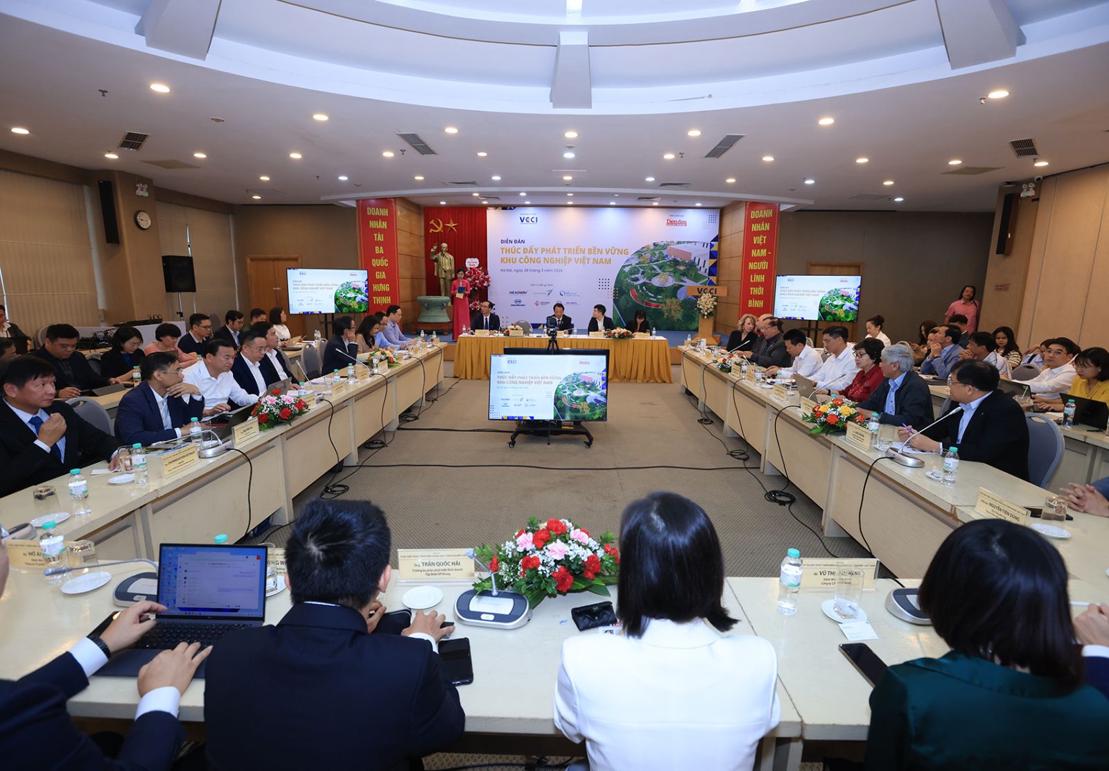 Toàn cảnh tại Diễn đàn “Thúc đẩy phát triển bền vững khu công nghiệp Việt Nam”