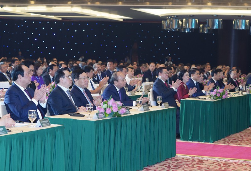 Thủ tướng Nguyễn Xuân Phúc tham dự và chỉ đạo hội nghị cùng gần 2.000 đại biểu.