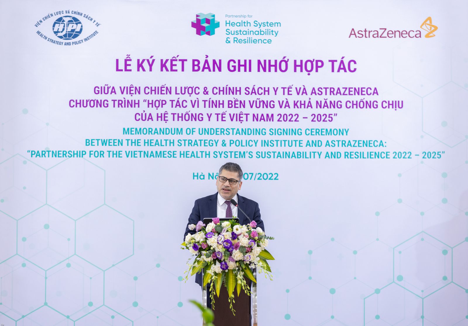 Ông Nitin Kapoor, Chủ tịch kiêm Tổng Giám đốc AstraZeneca Việt Nam, kỳ vọng sáng kiến hợp tác với Viện CL&CSYT sẽ góp phần củng cố toàn diện hệ thống y tế Việt Nam 