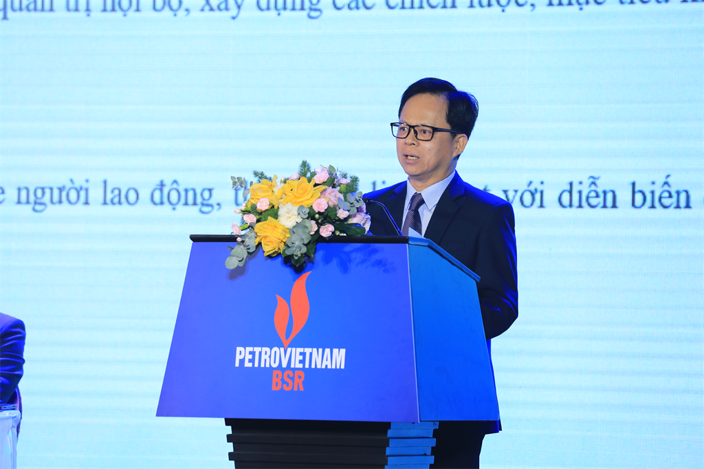 Chủ tịch HĐQT Nguyễn Văn Hội báo cáo hoạt động của Hội đồng quản trị và từng thành viên Hội đồng quản trị năm 2022 và phương hướng nhiệm vụ năm 2023