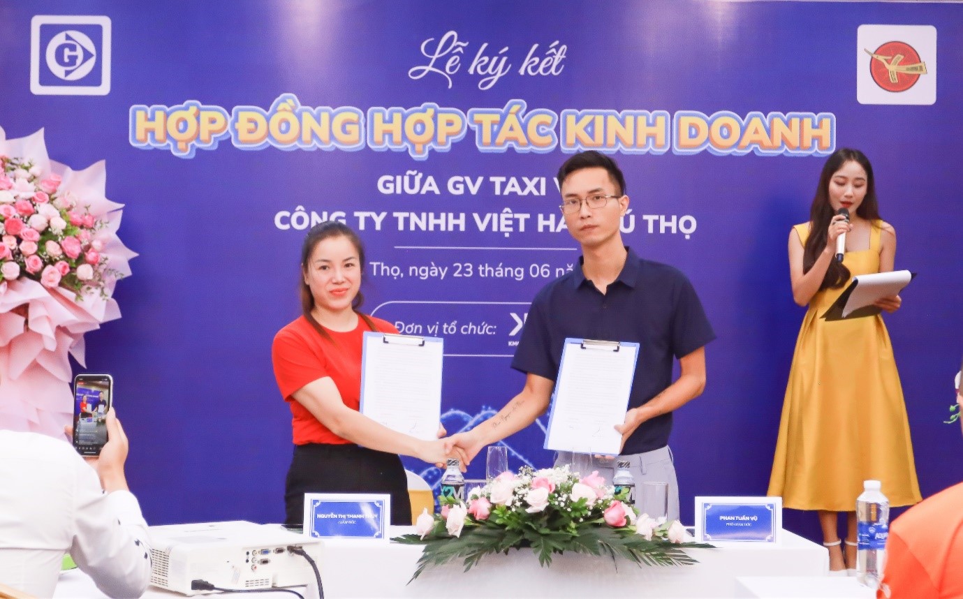 Ông Phan Tuấn Vũ và bà Nguyễn Thị Thanh Thủy ký kết hợp tác kinh doanh tại Phú Thọ