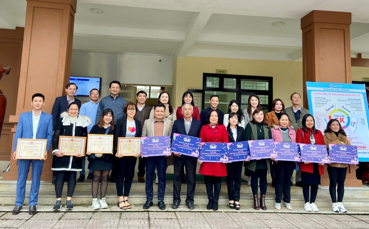 Ban tổ chức chương trình “Góp sách ươm mơ” đã trao tặng sách vở và dụng cụ học tập cho 10 trường tiểu học và trung học cơ sở tại tỉnh Quảng Trị ngày 5/1 vừa qua