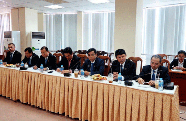 Ông Bùi Quang Hải (đầu bàn bên phải) tại một cuộc Họp định kỳ