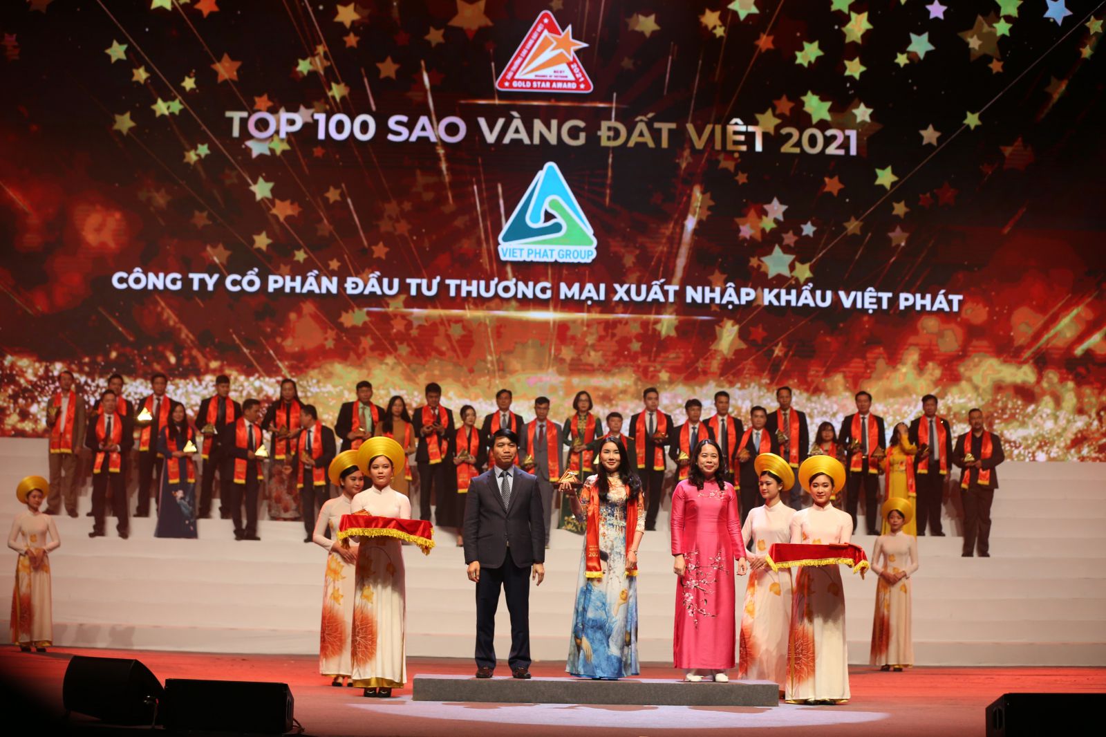 Việt Phát lần thứ 2 liên tiếp vinh dự được vinh danh Top 100 doanh nghiệp Sao Vàng đất Việt.