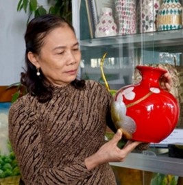 sản phẩm trực tiếp cho khách tham quan, nghệ nhân Nguyễn Thị Hồi