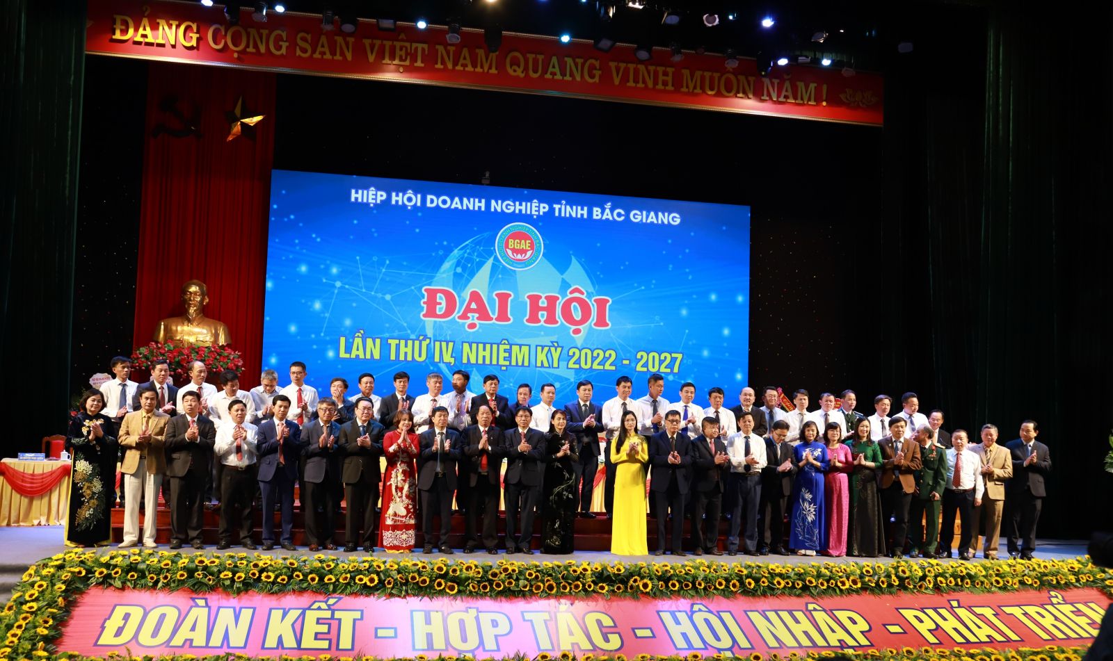 BCH Hiệp hội doanh nghiệp tỉnh Bắc Giang khóa IV ra mắt Đại hội.