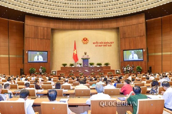Các Đại biểu thảo luận tại Quốc hội