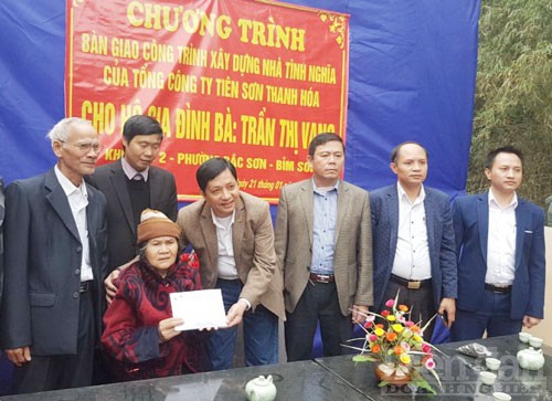 Ông Trịnh Xuân Lâm trao nhà tình nghĩa cho người nghèo tại thị xã Bỉm Sơn - Thanh Hóa