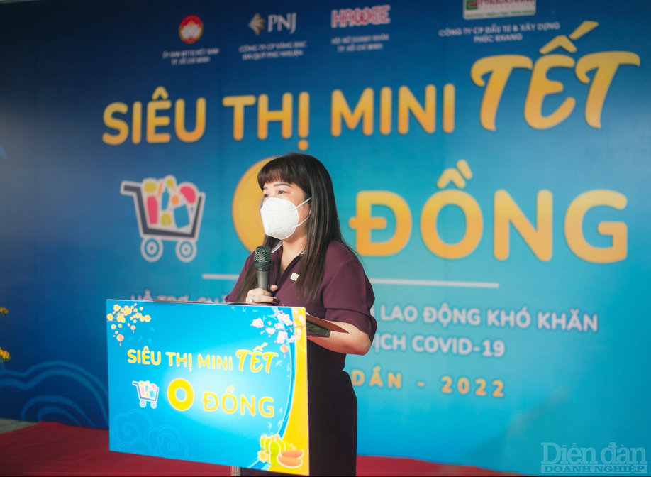 Bà Lưu Thị Thanh Mẫu - CEO Phuc Khang Corporation phát biểu trong lễ khai mạc “Siêu thị mini Tết 0 đồng”