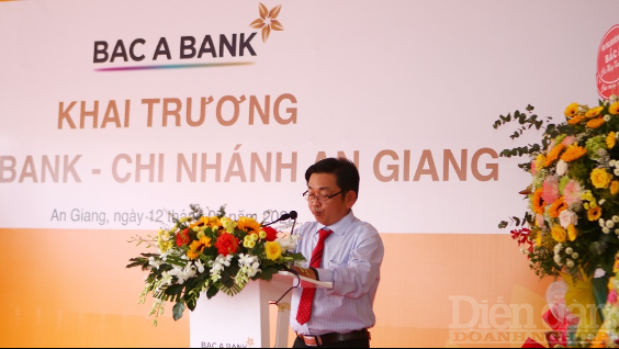 Ông Trần Minh Chánh, Phó Giám đốc NHNN CN tỉnh An Giang phát biểu tại lễ khai trương