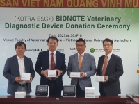 Phòng Thương mại và Công nghiệp Hàn Quốc trao tặng máy xét nghiệm thú y cho Học viện Nông nghiệp