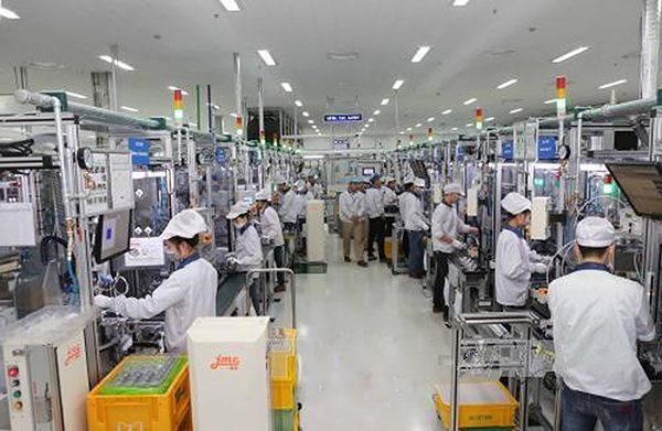 p/Sản xuất phụ kiện xe ô tô tại Công ty TNHH Kefico Việt Nam (vốn đầu tư Hàn Quốc) tại Khu công nghiệp Đại An, Hải Dương.p/Ảnh: Phương Hoa