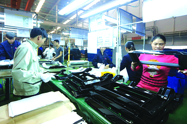 p/Các công ty Hàn Quốc đầu tư vào Việt Nam đang lo ngại về sự gia tăng đột ngột mức lương tối thiểu vùng liên tục trong những năm gần đây.