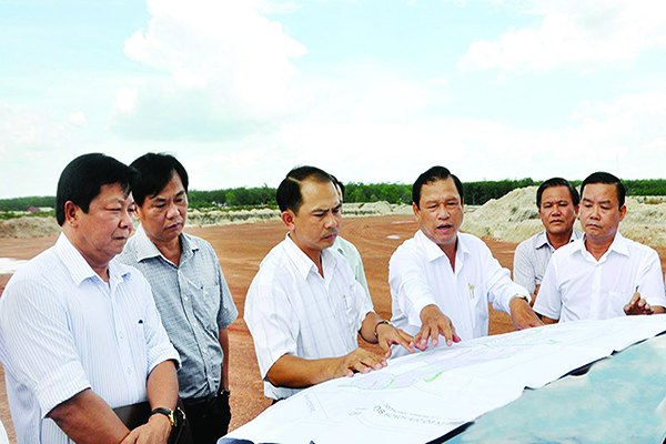 p/Chủ tịch UBND tỉnh Bình Phước Nguyễn Văn Trăm đi kiểm tra tiến độ Dự án Khu liên hợp công nghiệp và đô thị Becamex - Bình Phước.