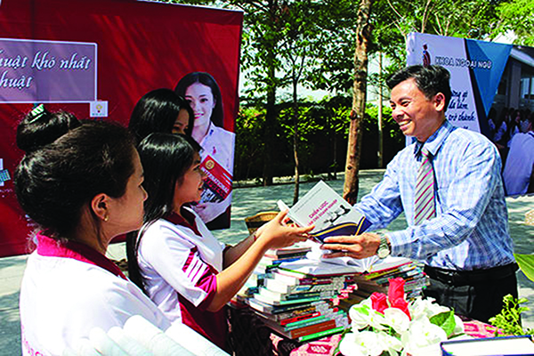 p/Doanh nhân trẻ Nguyễn Ngọc Tuấn kiên trì theo đuổi đam mê “đọc sách” và không ngừng lan tỏa đam mê này đến đông đảo mọi người.