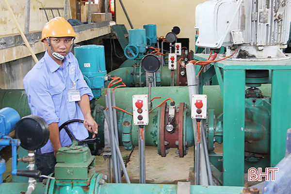 p/Một góc dây chuyền sản xuất tại Nhà máy nước thành phố Hà Tĩnh