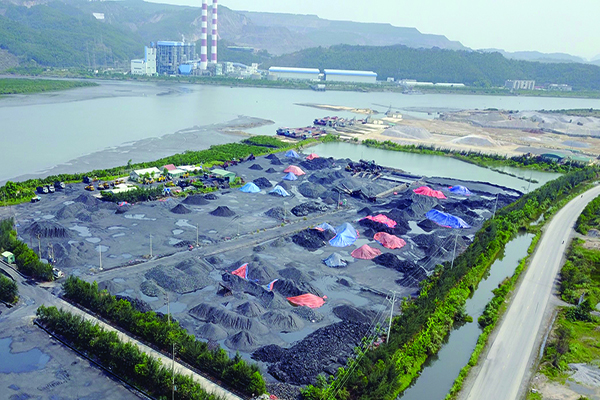 p/Bãi tập kết than 368 đang từng ngày gây ô nhiễm vịnh Hạ Long