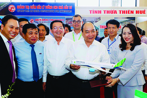 p/Thủ tướng Nguyễn Xuan Phúc chia sẻ với các đại biểu tại Hội nghị phát triển kinh tế miền Trung