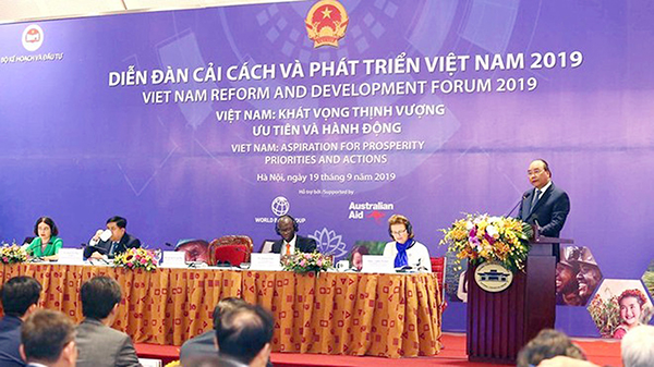 p/Thủ tướng Nguyễn Xuân Phúc dự Diễn đàn Cải cách và Phát triển Việt Nam (VRDF) lần thứ nhất với chủ đề “Tầm nhìn mới, động lực mới cho tăng trưởng kinh tế trong kỷ nguyên mới”.