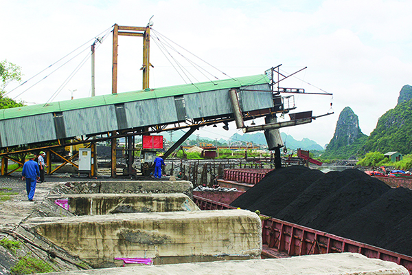 p/Đến nay Công ty tuyển Than Hòn Gai và các sở ban ngành Quảng Ninh vẫn còn đang loay hoay với phương án tháo dỡ và xử lý tài sản Nhà máy Tuyển than Nam Cầu Trắng.