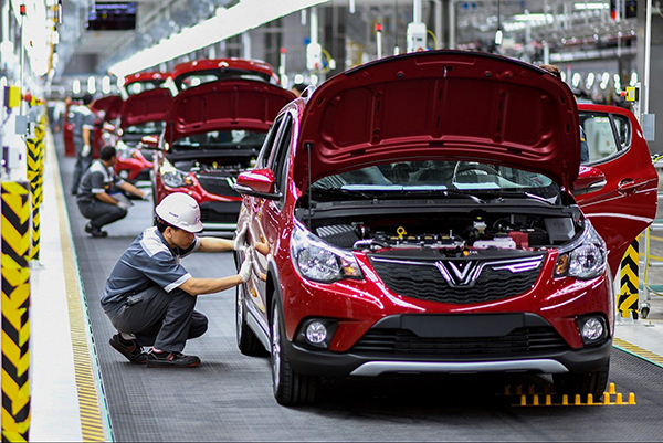  Nhà máy ô tô VinFast đã đạt kỷ lục thế giới về tiến độ; đồng thời đưa công nghiệp ô tô Việt tiến lên nấc thang mới: tự chủ sản xuất và làm chủ chuỗi giá trị toàn cầu dưới thương hiệu Việt - VinFast.