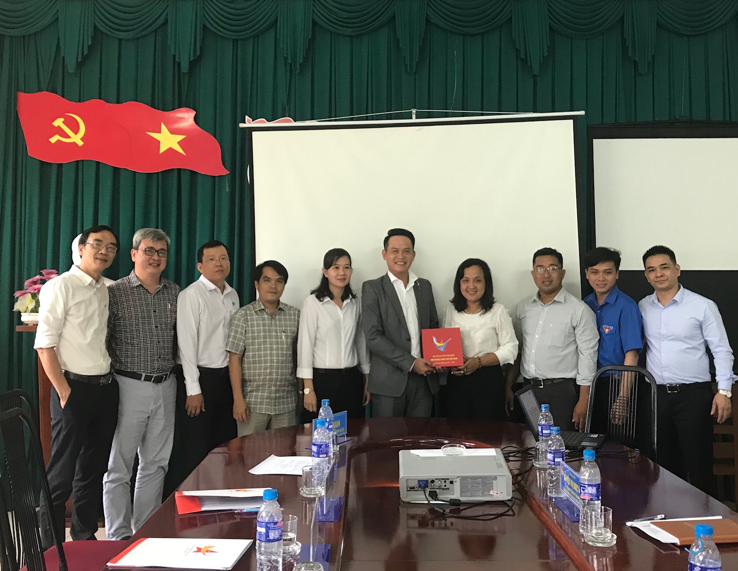 Lễ ra mắt các thành viên tham gia Ban vận động thành lập Hội DNT Tiền Giang