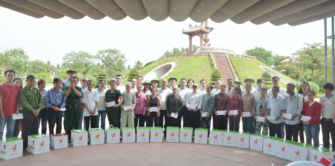 Hội DNT trao quà cho các gia đình chính sách tại Thành cổ Quảng Trị