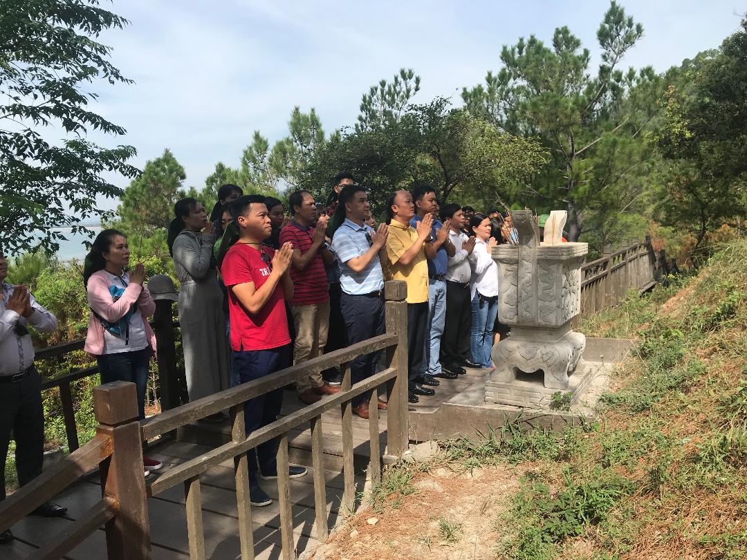 Hội DNT dâng hương viếng mộ Đại tướng Võ Nguyên Giáp tại Vũng Chùa Đảo Yến(Quảng Bình)