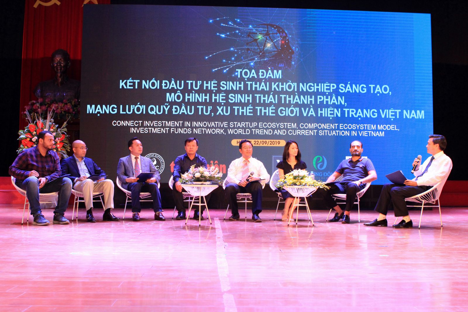 Các diễn giả tham gia Chương trình Hội thảo Kết nối đầu tư hệ sinh thái khởi nghiệp sáng tạo Hướng đến TECHFEST Việt Nam 2019