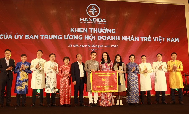 Hội Doanh nghiệp trẻ Hà Nội nhận khen thưởng của Ủy ban Trung ương Hội Doanh nhân trẻ Việt Nam