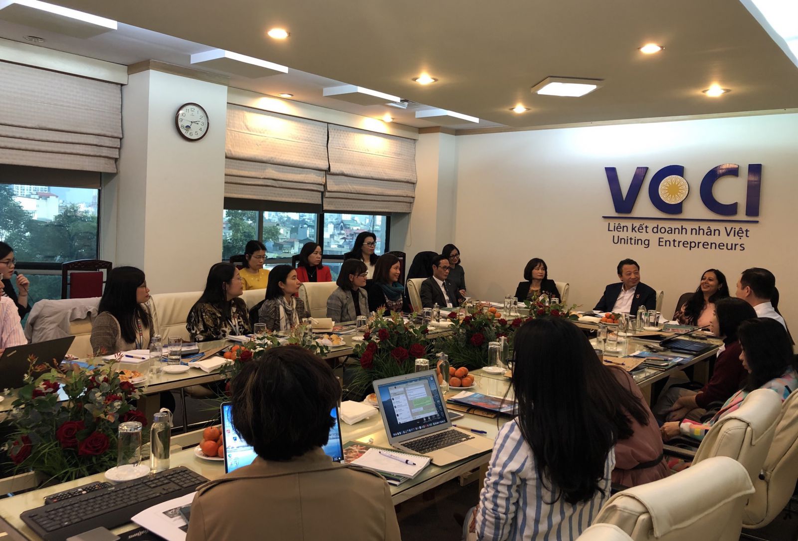 20 đại diện các tổ chức đối tác tham dự cuộc họp tham vấn định kỳ cho các hoạt động ưu tiên của dự án “Thúc đẩy Quyền trẻ em và các nguyên tắc kinh doanh trong doanh nghiệp tại Việt Nam”
