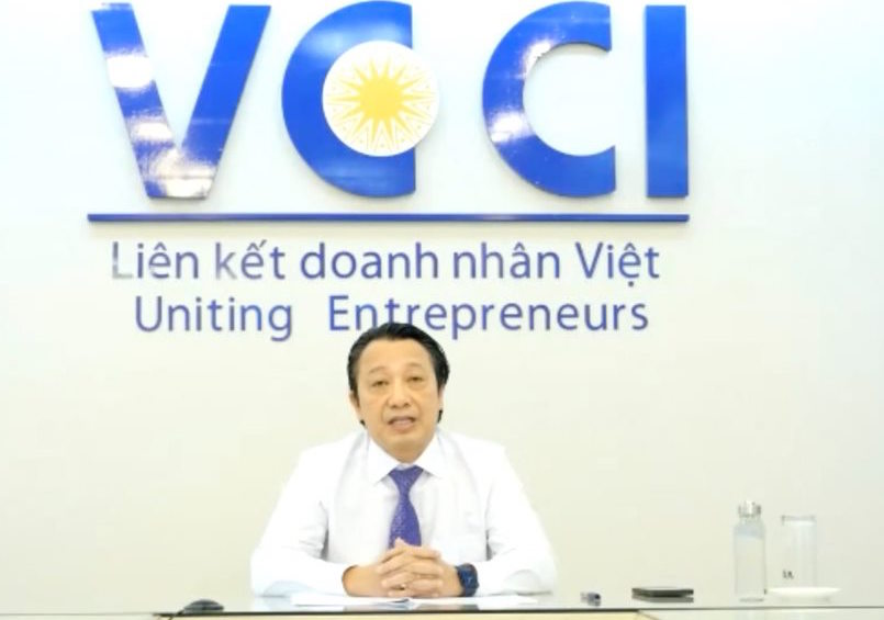Ông Nguyễn Quang Vinh, Tổng Thư ký Phòng Thương mại và Công nghiệp Việt Nam(VCCI), Phó Chủ tịch điều hành Hội đồng Doanh nghiệp vì sự phát triển bền vững(VBCSD) phát biểu tại Hội thảo