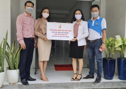 Hội Doanh nhân trẻ Việt Nam ủng hộ bảo hộ y tế cho 7 tỉnh Tây Nam Bộ