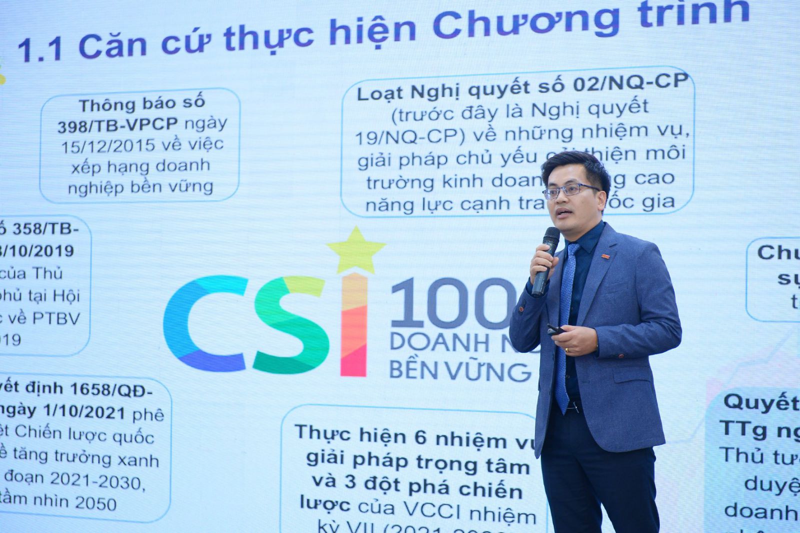 Ông Nguyễn Tiến Huy – Giám đốc Văn phòng Doanh nghiệp vì sự Phát triển bền vững (SDforB) giới thiệu chi tiết về Chương trình cũng như những điểm mới của Bộ chỉ số CSI 2022