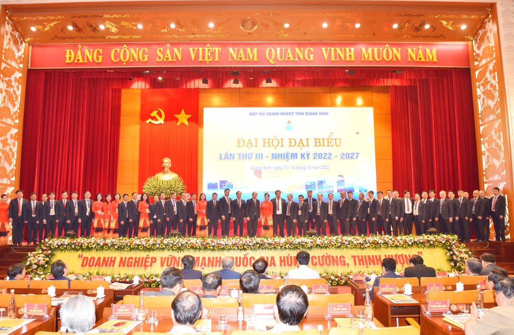 Ban Chấp hành Hiệp hội Doanh nghiệp tỉnh khóa XIII, nhiệm kỳ 2022-2027, ra mắt Đại hội.