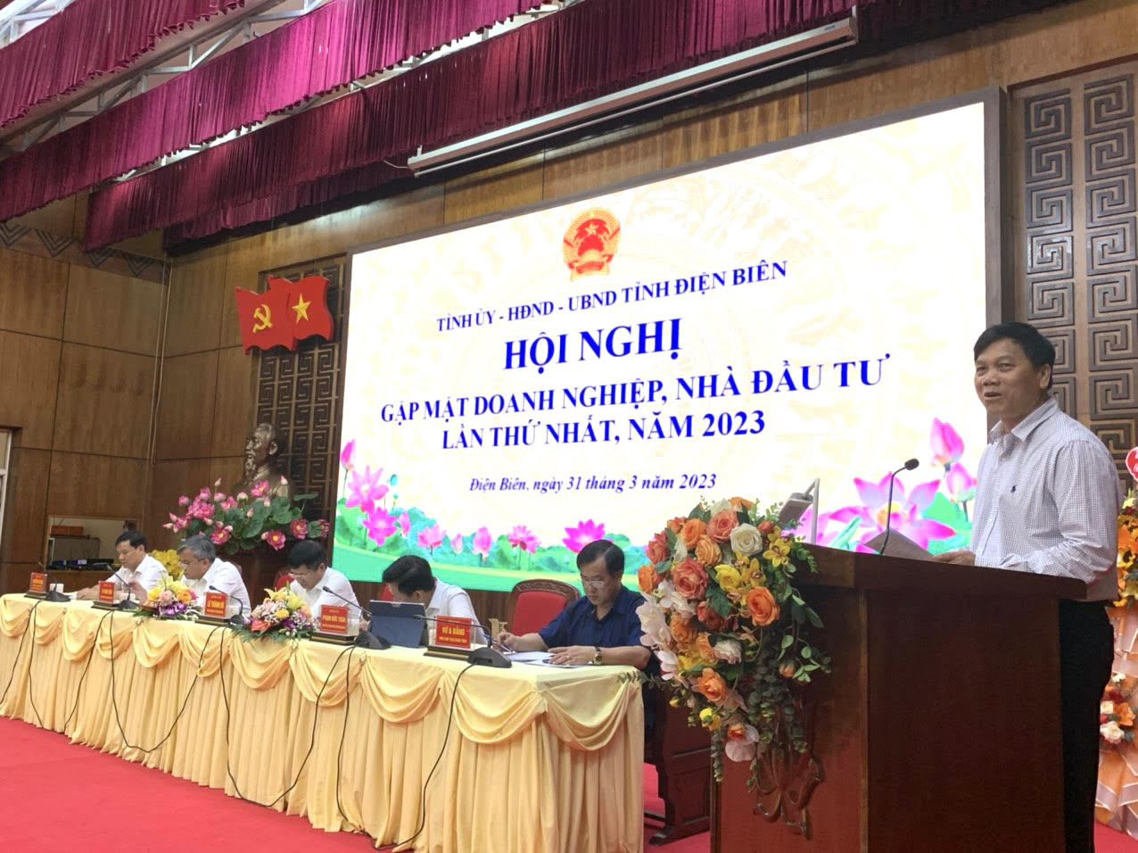 Ông Bùi Đức Giang, Chủ tịch Hiệp hội Doanh nghiệp tỉnh Điện Biên phát biểu tại Hội nghị 