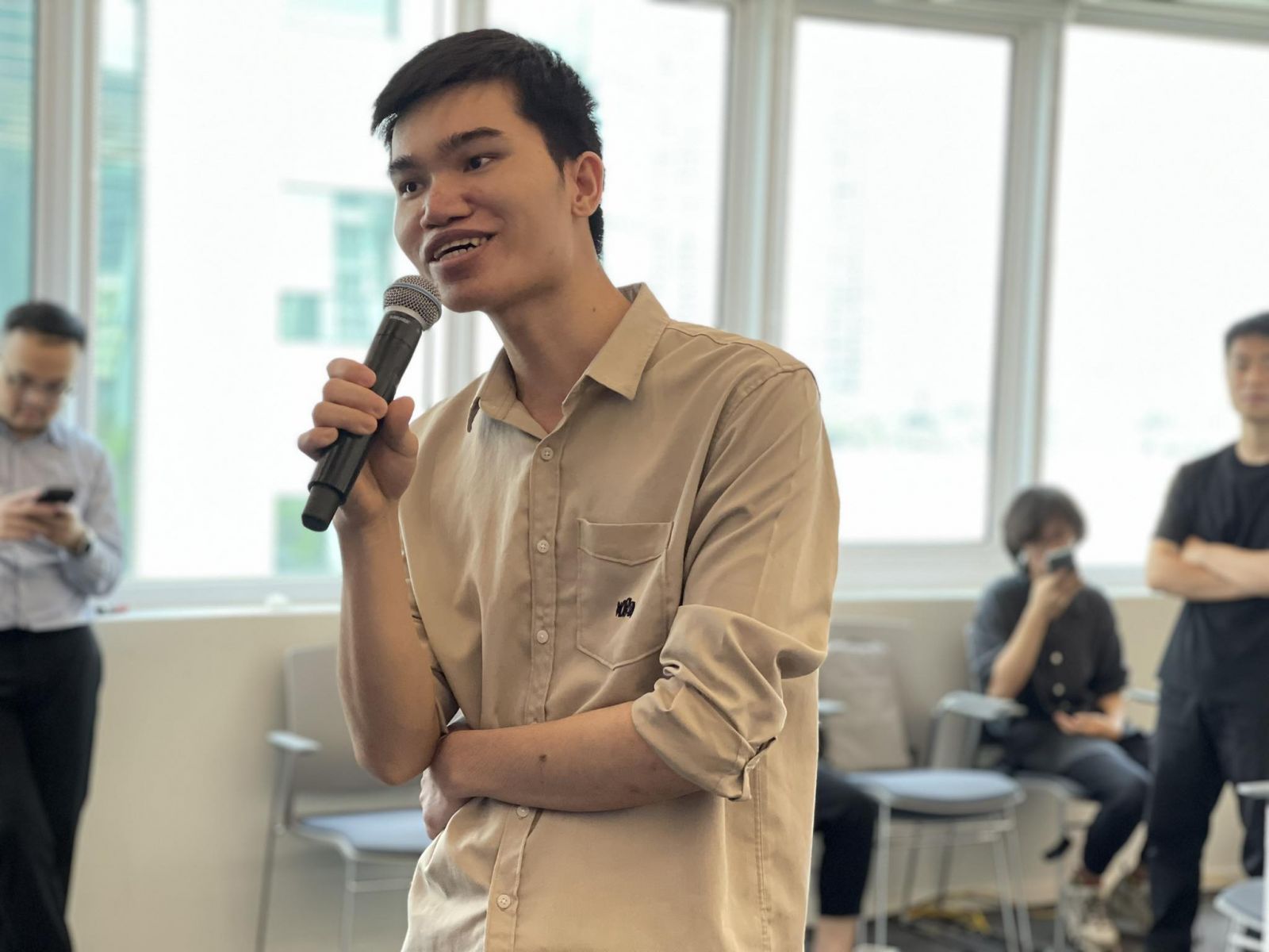 Hoàng Văn Đắm (24 tuổi, Hà Nội) từng là công nhân tại KCN Bắc Thăng Long trước khi chuyển nghề lập trình viên thành công nhờ khóa học trực tuyến tại FUNiX.