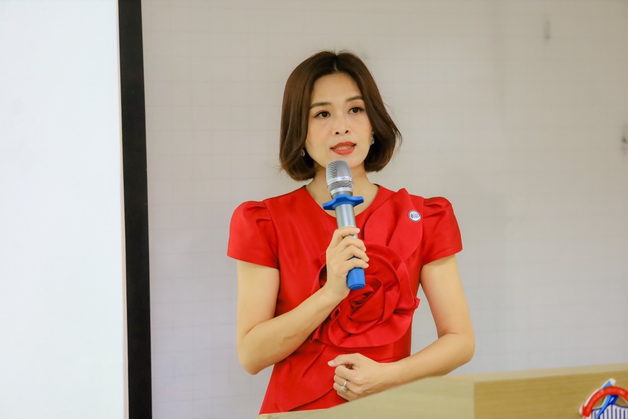 bà Lê Thị Dung, Tổng Giám đốc Công ty CP đào tạo và phát triển nhân lực DGROUP chia sẻ tại Chương trình