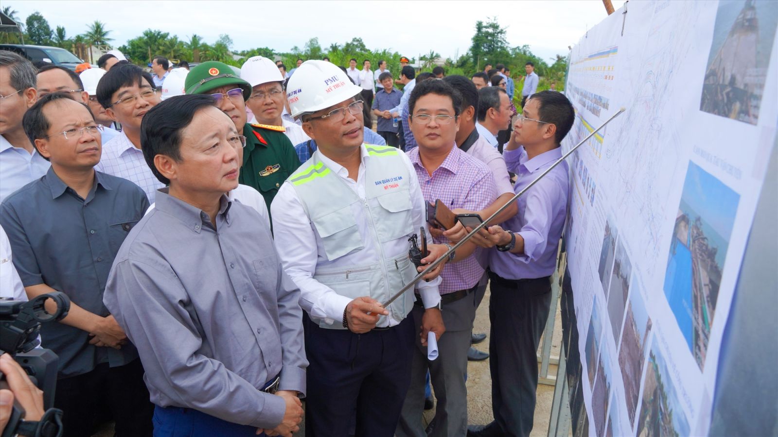 Phó thủ tướng Trần Hồng Hà kiểm tra dự án cao tốc Cần Thơ - Cà Mau.