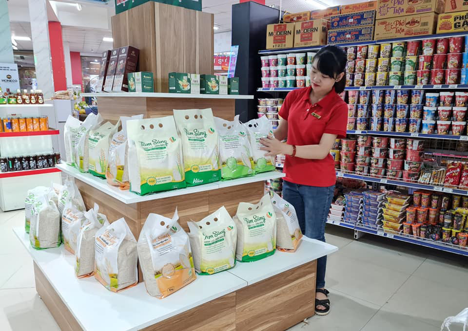 Nhiều sản phẩm OCOP của Điện Biên được đưa vào trong siêu thị.