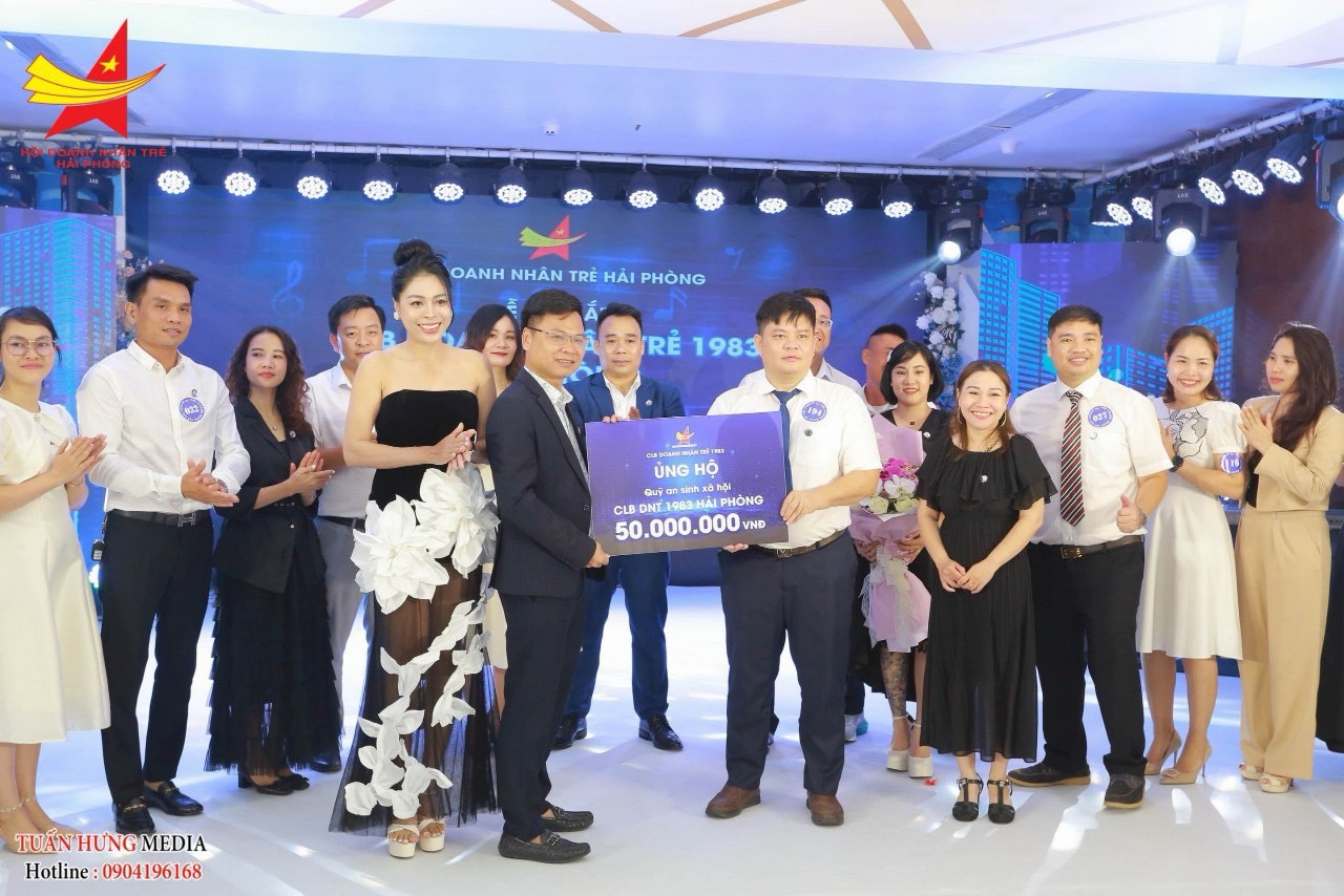 CLB Doanh nhân trẻ 1983 Việt Nam đã trao tặng 50 triệu vào quỹ An sinh xã hội CLB Doanh nhân trẻ 1983 Hải Phòng