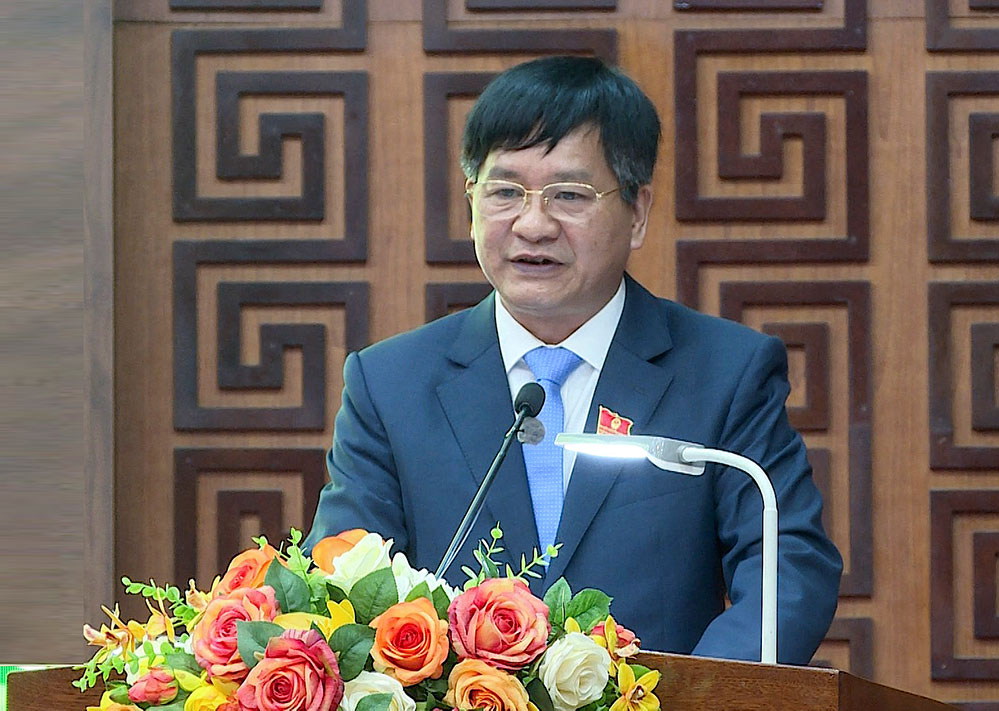 Chủ tịch UBND tỉnh Lê Thành Đô trình bày báo cáo kết quả phát triển kinh tế - xã hội, đảm bảo quốc phòng - an ninh năm 2023 tại Kỳ họp thứ 13, HĐND tỉnh khóa XV.
