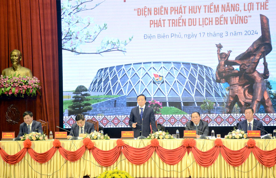 Phó Thủ tướng Trần Hồng Hà chủ trì gợi mở nội dung thảo luận, tham luận, trao đổi về du lịch Điện Biên.