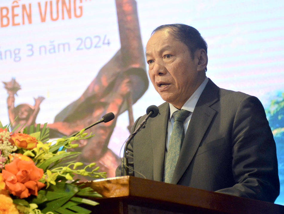 ộ trưởng Văn hóa, Thể thao và Du lịch Nguyễn Văn Hùng phát biểu tại Hội thảo