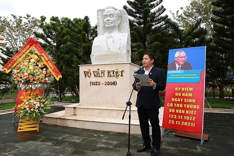    Tổng Giám đốc BSR Bùi Ngọc Dương xúc động ôn lại lịch sử ra đời và xây dựng NMLD Dung Quất